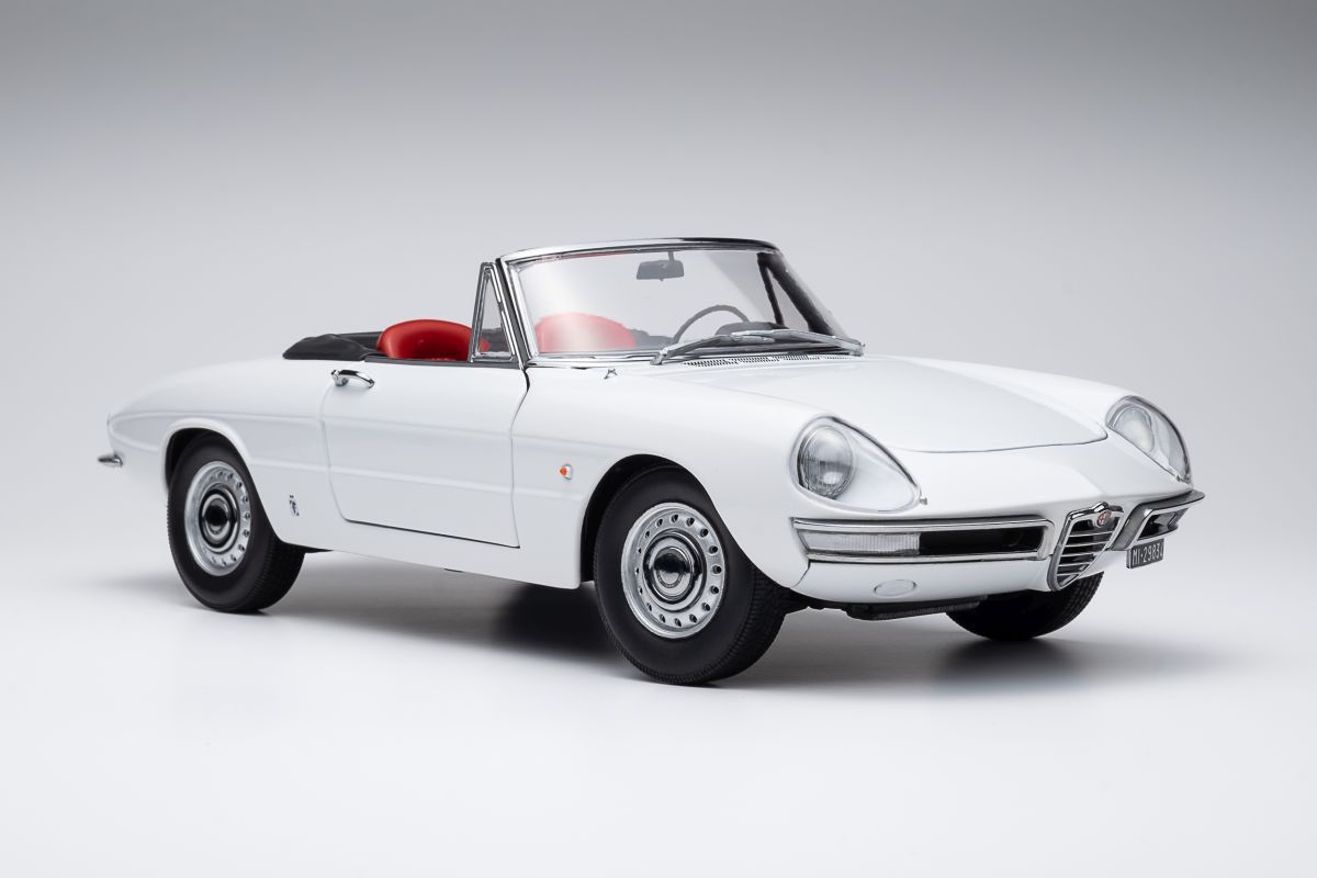 1:18 Touring Model Cars - Alfa Romeo 1600 Duetto Spider 1966 - Bianco Farina