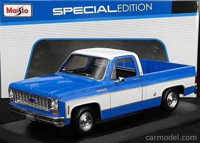 1:18 Maisto - 1974 Chevrolet C-10 Pickup Cheyenne Super Blue White 1:18 Maisto - 1974 Chevrolet C-10 Pickup Cheyenne Super Blue White