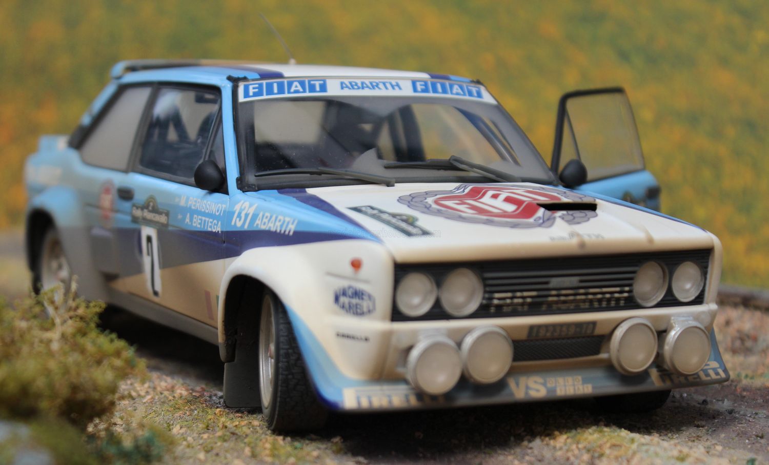 1:18 Kyosho - Fiat 131 Abarth #2 4th Rally Piancavallo 1981 A. Bettega - M. Perissinot *Dirty & Night Version*