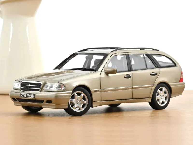 1:18 Norev - Mercedes-Benz C-Class T-Model 1997 Smoke silver 1:18 Norev - Mercedes-Benz C-Class T-Model 1997 Smoke silver