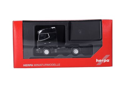 1:87 Herpa - DAF XG+ Zugmaschine 2achs, schwarz 1:87 Herpa - DAF XG+ Zugmaschine 2achs, schwarz