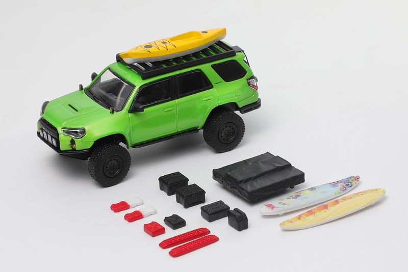 1:64 GCD - Toyota 4 Runner Modified Version *LHD* with accessories, green 1:64 GCD - Toyota 4 Runner Modified Version *LHD* with accessories, green