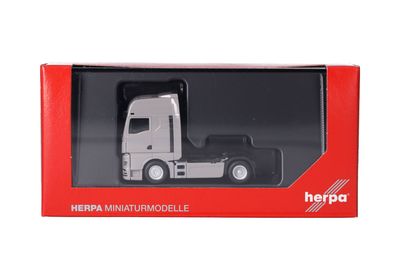 1:87 Herpa - MAN TGX GX Zugmaschine 2achs (mit Spiegelkameras), platingrau 1:87 Herpa - MAN TGX GX Zugmaschine 2achs (mit Spiegelkameras), platingrau