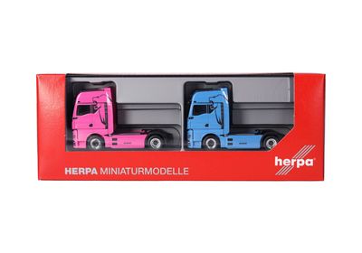 1:87 Herpa - Set WOMAN & MAN eTGX GX Zugmaschinen, 2achs, hellblau und pink