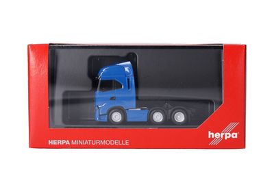 1:87 Herpa - Volvo FH Flachdach Zugmaschine 3achs (6x2), himmelblau 1:87 Herpa - Volvo FH Flachdach Zugmaschine 3achs (6x2), himmelblau