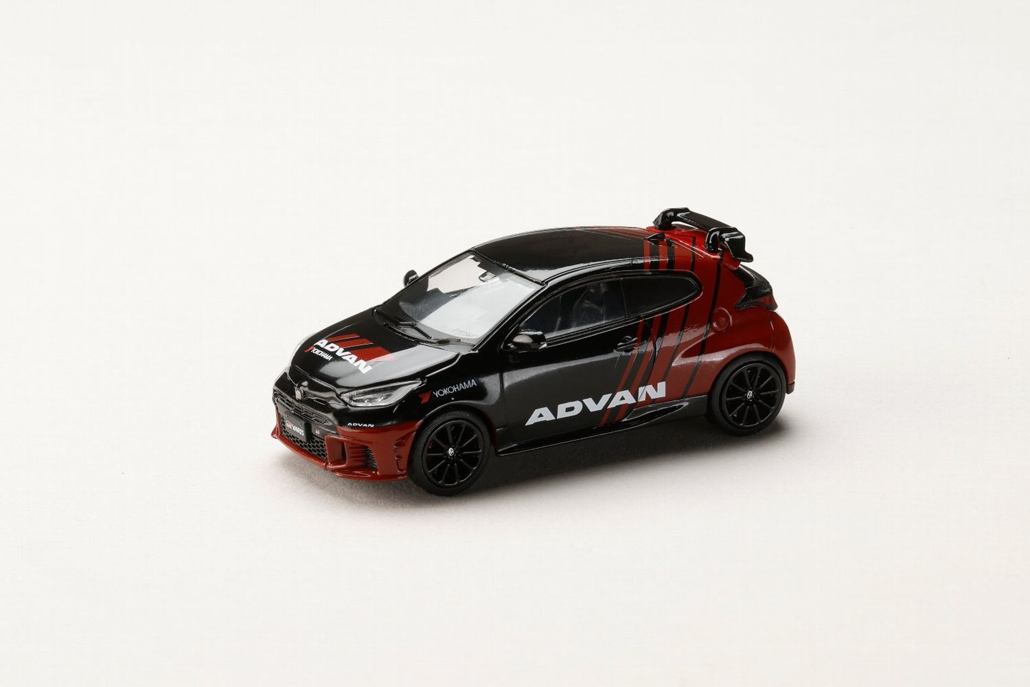 1:64 Hobby Japan - Toyota GR YARIS 2024 YOKOHAMA *ADVAN*