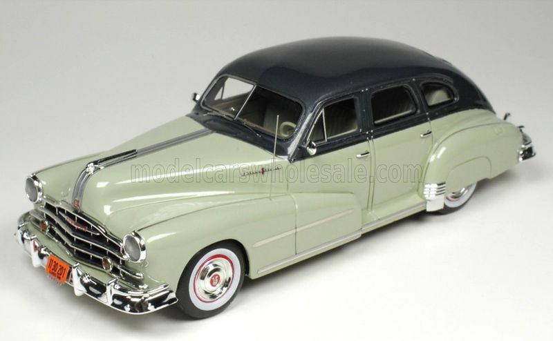 1:43 Gladvarg - 1948 Pontiac Silver Streak Sedan Green Grey 1:43 Gladvarg - 1948 Pontiac Silver Streak Sedan Green Grey