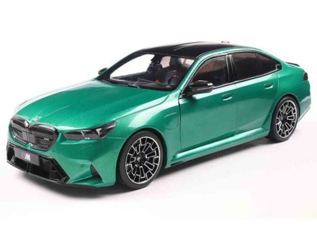 1:18 Solido - 2025 BMW M5 (G90) sedan, Isle of man green metallic