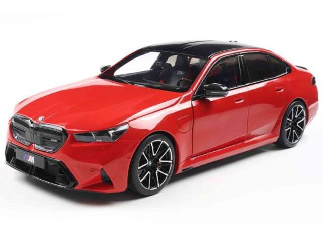 1:18 Solido - 2025 BMW M5 (G90) sedan, red