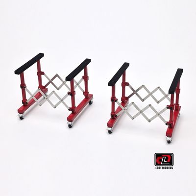 1:18 LCD Models - 2er Set Hauben Ständer *Hood Holder* Red *Modelcar not Included* 1:18 LCD Models - 2er Set Hauben Ständer *Hood Holder* Red *Modelcar not Included*