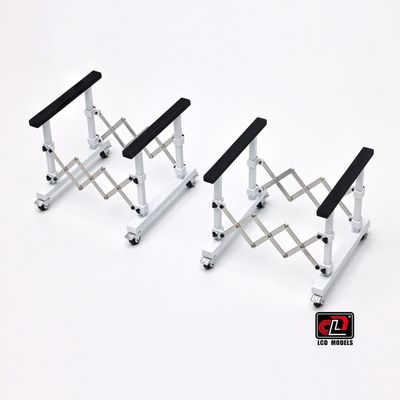 1:18 LCD Models - 2er Set Hauben Ständer *Hood Holder* White *Modelcar not Included* 1:18 LCD Models - 2er Set Hauben Ständer *Hood Holder* White *Modelcar not Included*