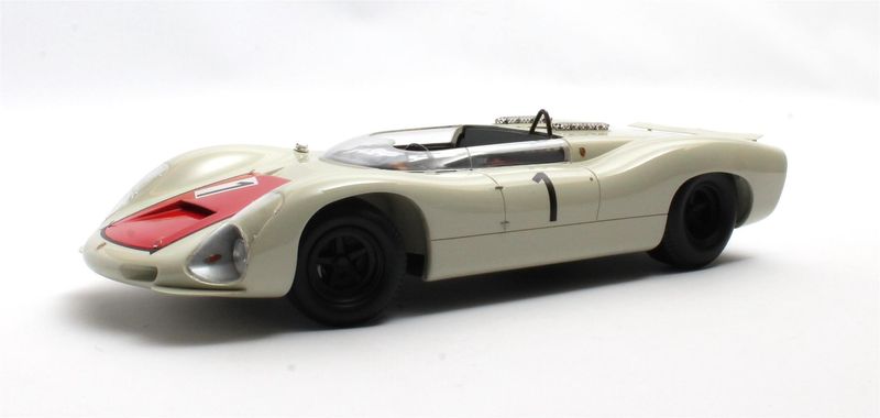 1:18 Matrix - Porsche 910-8 Bergspyder #1 3rd Alpen-Bergpreis Roßfeld 04-06-1967