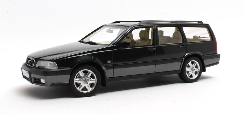 1:18 Cult Models - Volvo V70 XC Cross Country black 96-99