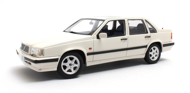 1:18 Cult Models - Volvo 850 GLT white 91-94
