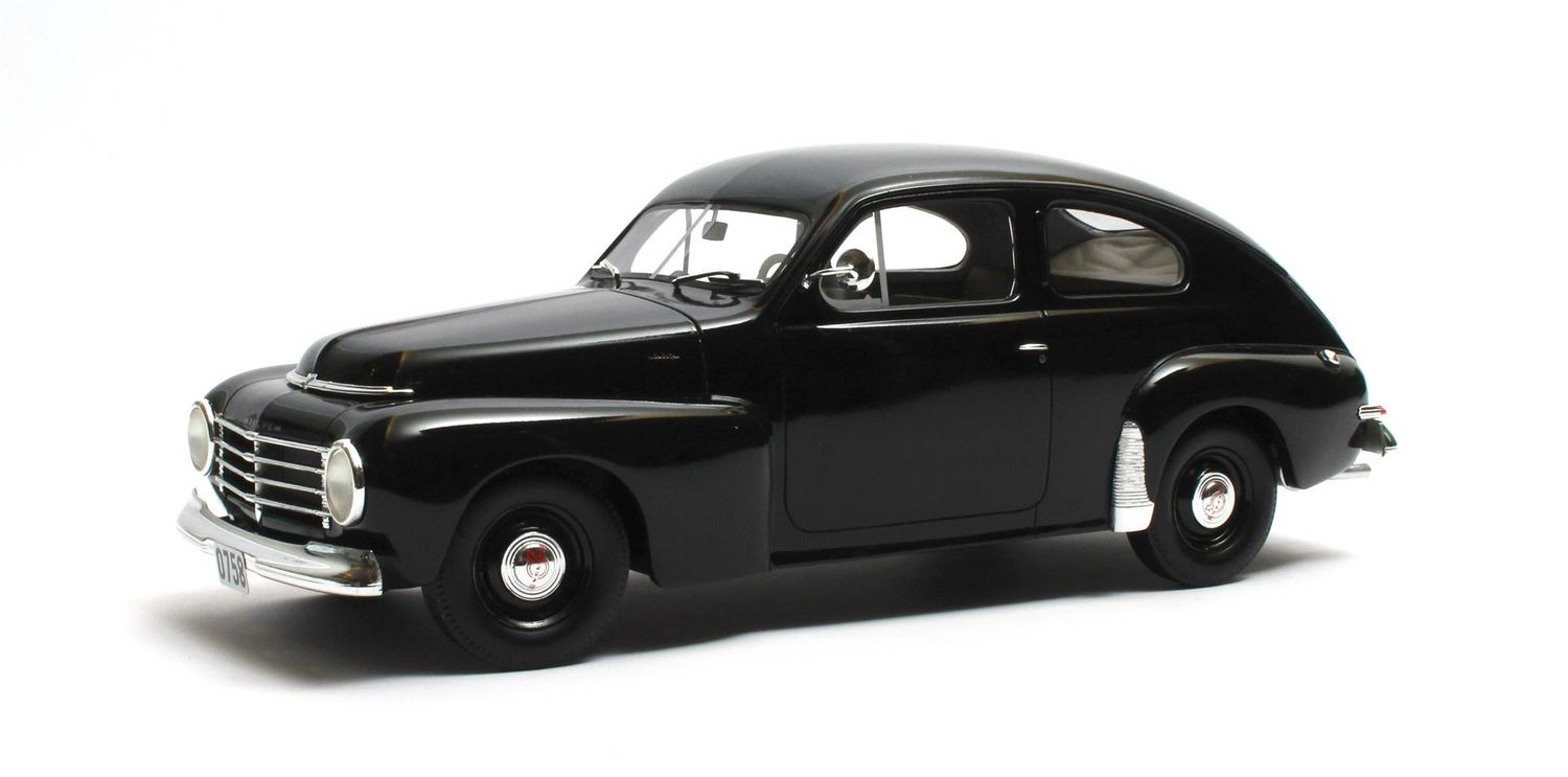 1:18 Cult Models - Volvo PV444 black 1952