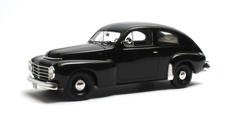 1:18 Cult Models - Volvo PV444 black 1952