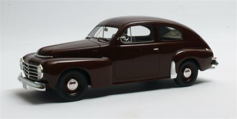 1:18 Cult Models - Volvo PV444 maroon 1952