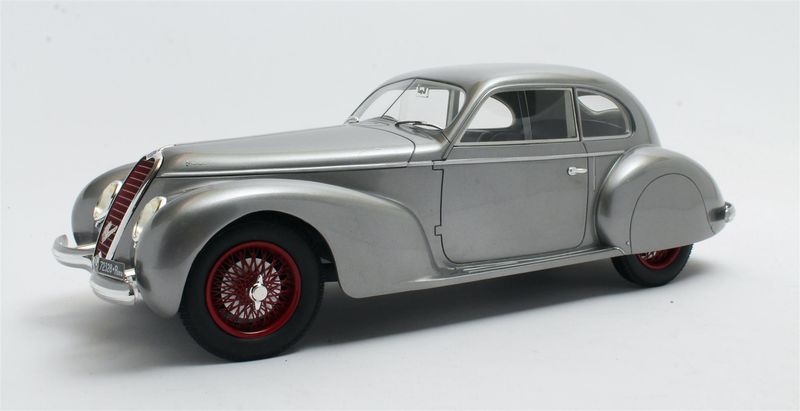1:18 Cult Models - Alfa Romeo 6C 2500S Berl. T. silv. 1939