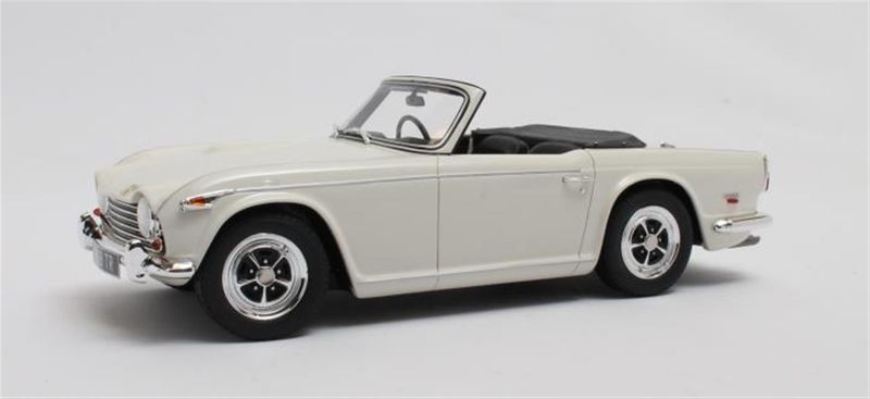 1:18 Cult Models - Triumph TR5 P.I. white '67-'68