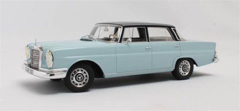 1:18 Cult Models - Mercedes-Benz 220SE W111 light blue / dark blue '59-'67
