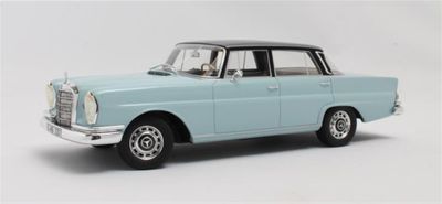 1:18 Cult Models - Mercedes-Benz 220SE W111 light blue / dark blue '59-'67 1:18 Cult Models - Mercedes-Benz 220SE W111 light blue / dark blue '59-'67