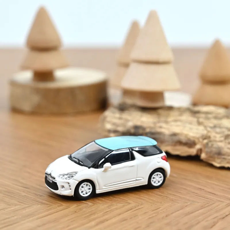 1:87 Norev - Citroën DS3 2010 Banquise White and Blue Boticelli roof 1:87 Norev - Citroën DS3 2010 Banquise White and Blue Boticelli roof