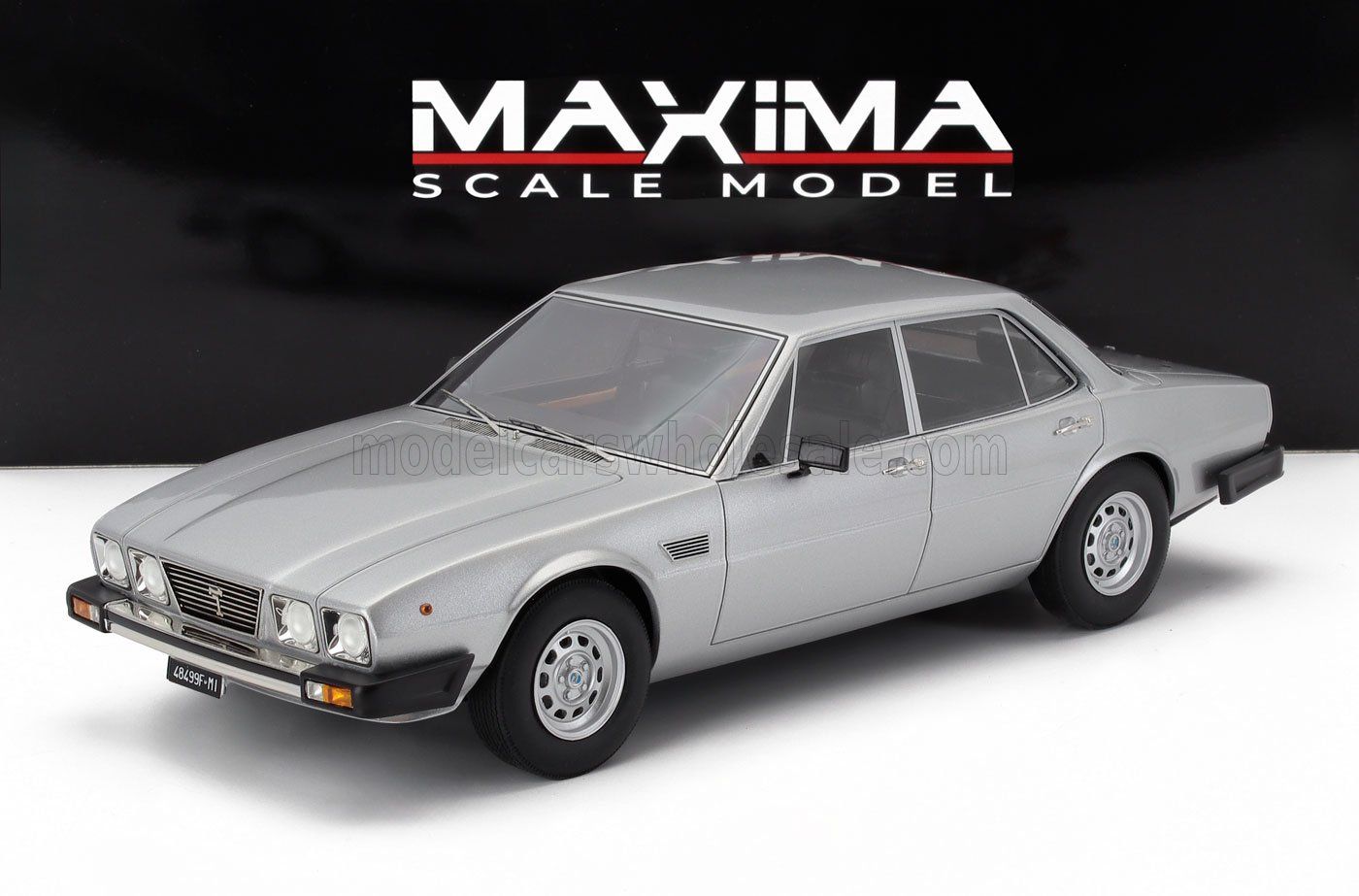 1:18 Maxima Scale Model - 1978 De Tomaso Deauville Silver