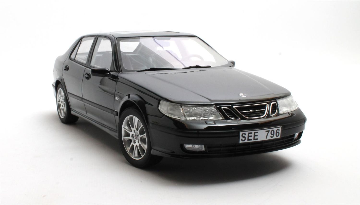1:18 Cult Models - Saab 9-5 Turbo Aero black 1998