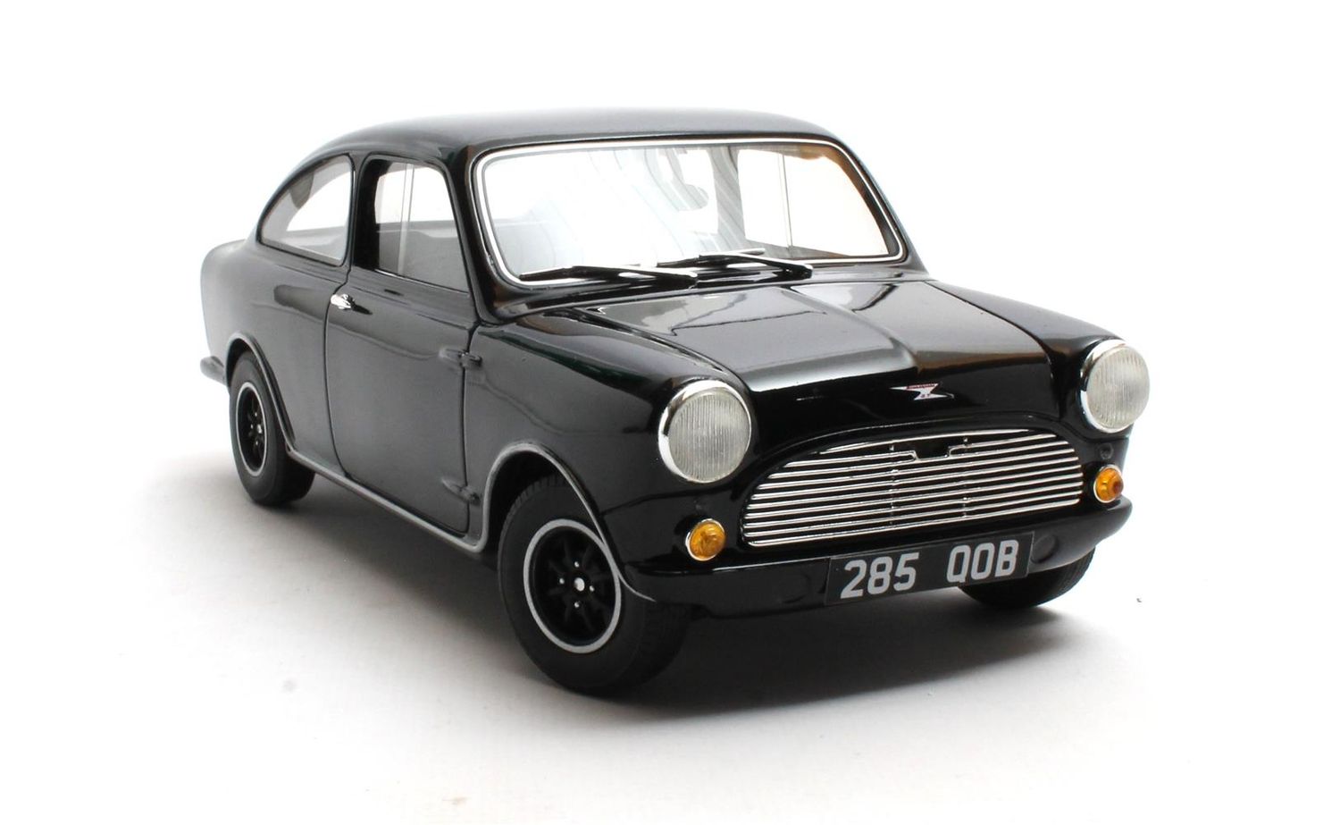 1:18 Cult Models - Mini Broadspeed black '66 - '68