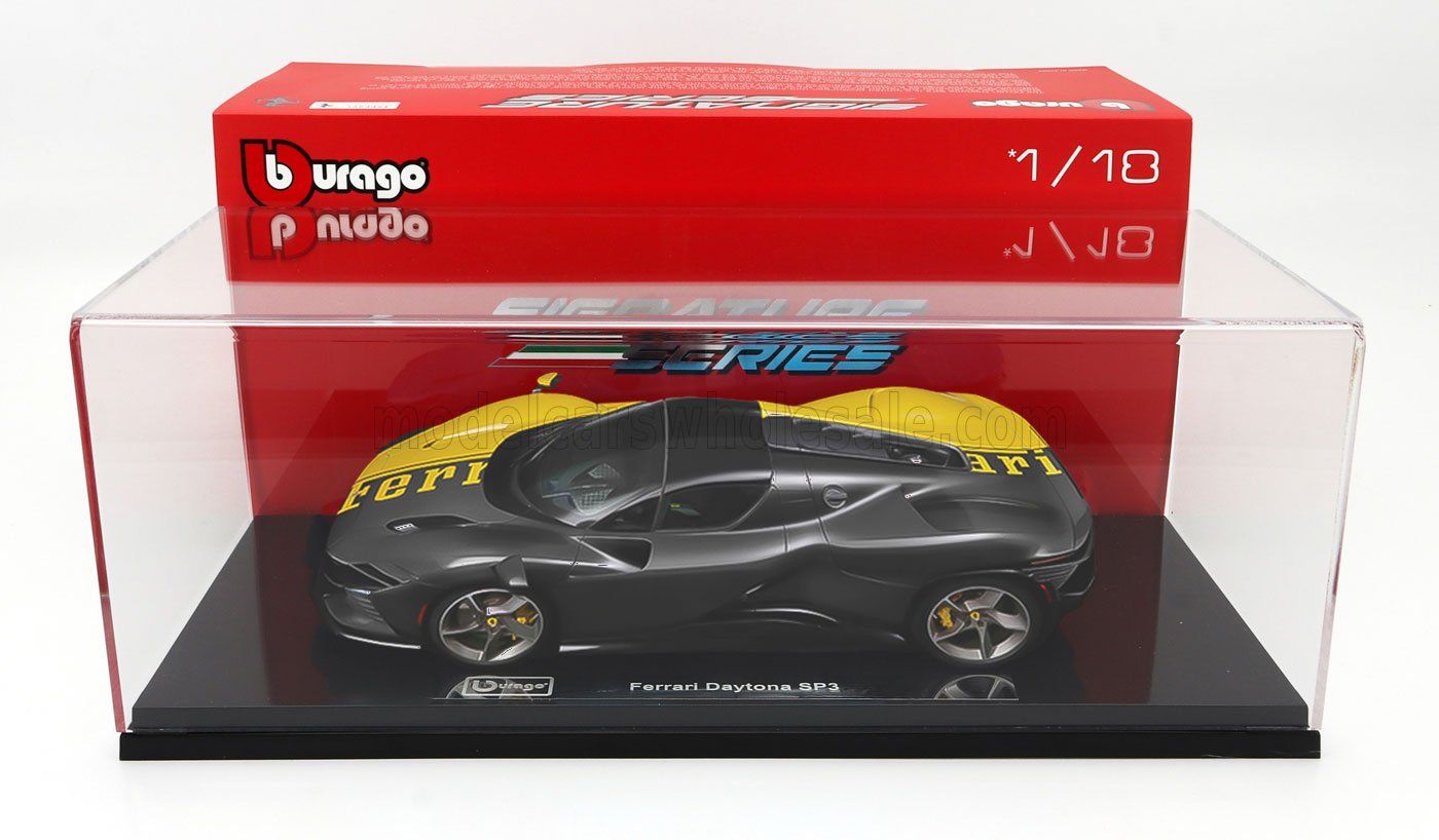 1:18 Bburago - 2022 Ferrari Daytona SP3 Special Livery Giallo Modena - Shiny Carbon *Mit Vitrine*