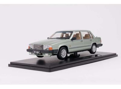 1:18 Triple9 - 1985 Volvo 760, light green metallic 1:18 Triple9 - 1985 Volvo 760, light green metallic