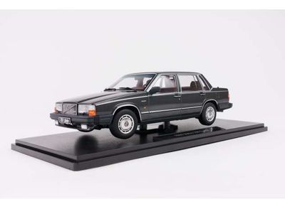 1:18 Triple9 - 1985 Volvo 760, dark grey metallic 1:18 Triple9 - 1985 Volvo 760, dark grey metallic