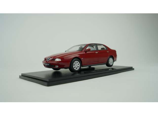 1:18 Triple9 - 1999 Alfa Romeo 166, Alfa red