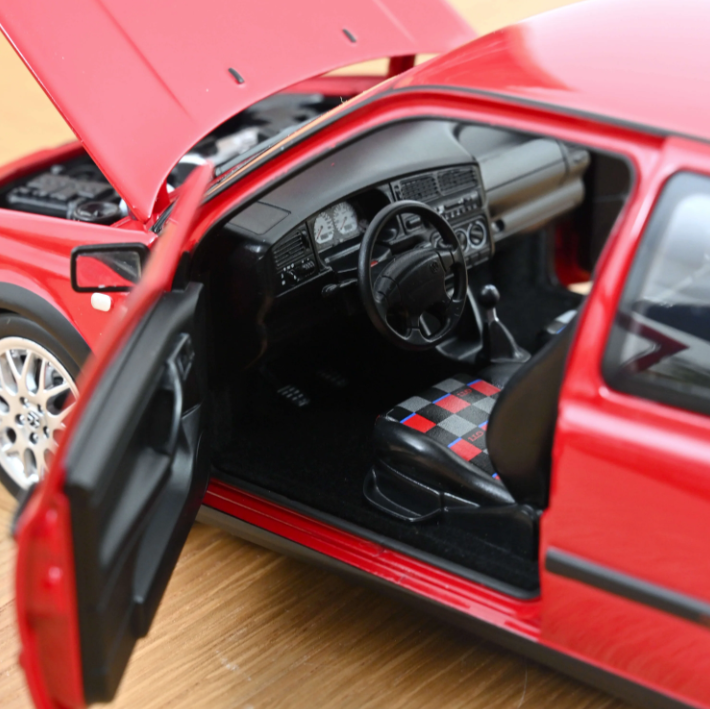 1:18 Norev - 1996 Volkswagen Golf III GTi Flash Red