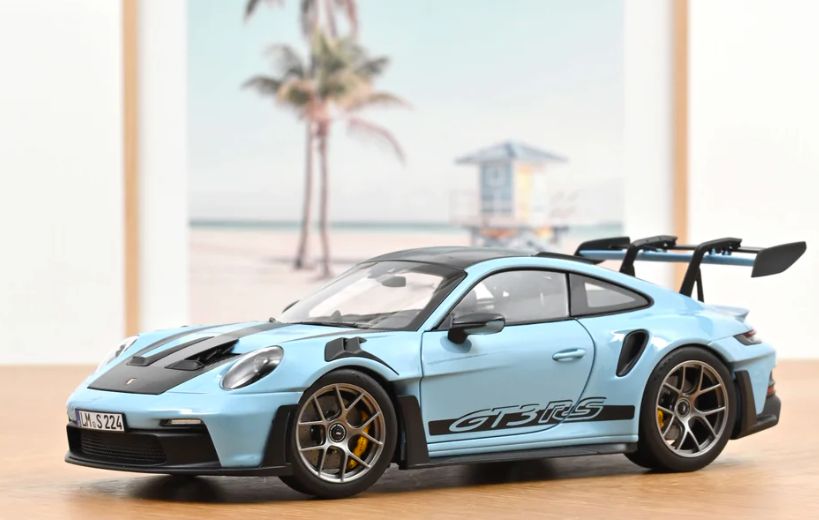 1:18 Norev - Porsche 911 GT3 RS W/Wissach Pack 2022 Light Blue