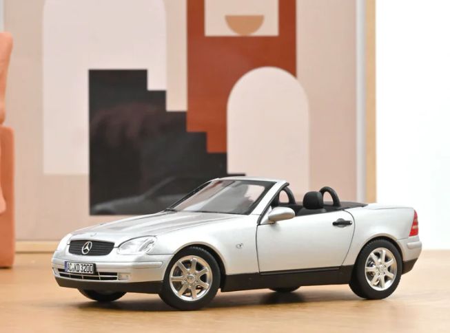 1:18 Norev - Mercedes-Benz SLK 1996 Brillant Silver