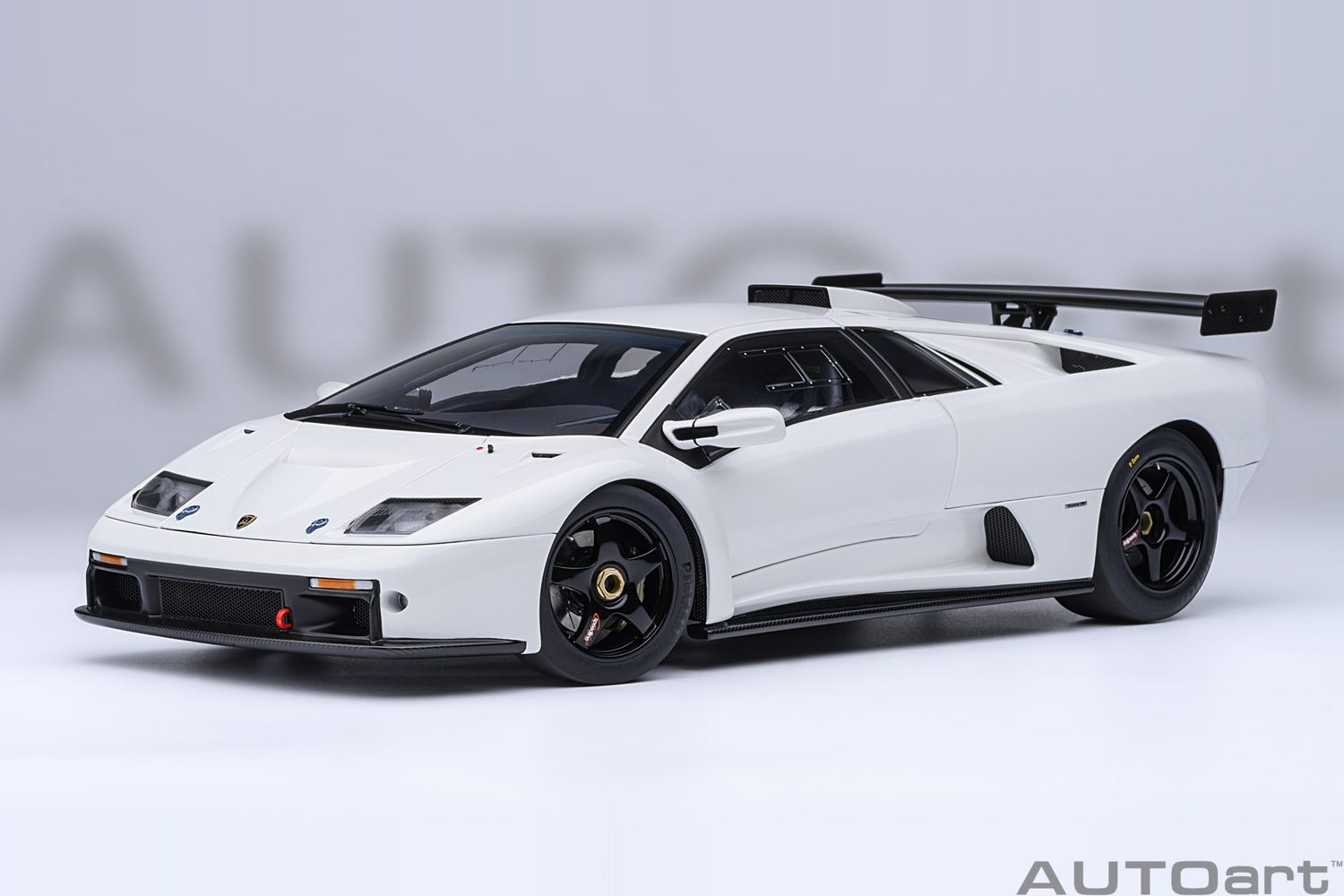 1:18 Autoart - Lamborghini Diablo GTR (Impact White) 1:18 Autoart - Lamborghini Diablo GTR (Impact White)