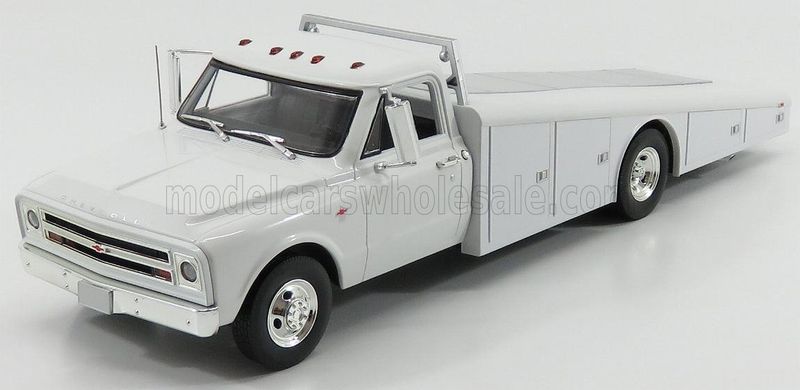 1:18 ACME - 1967 Chevrolet C-30 Ramp Truck White 1:18 ACME - 1967 Chevrolet C-30 Ramp Truck White