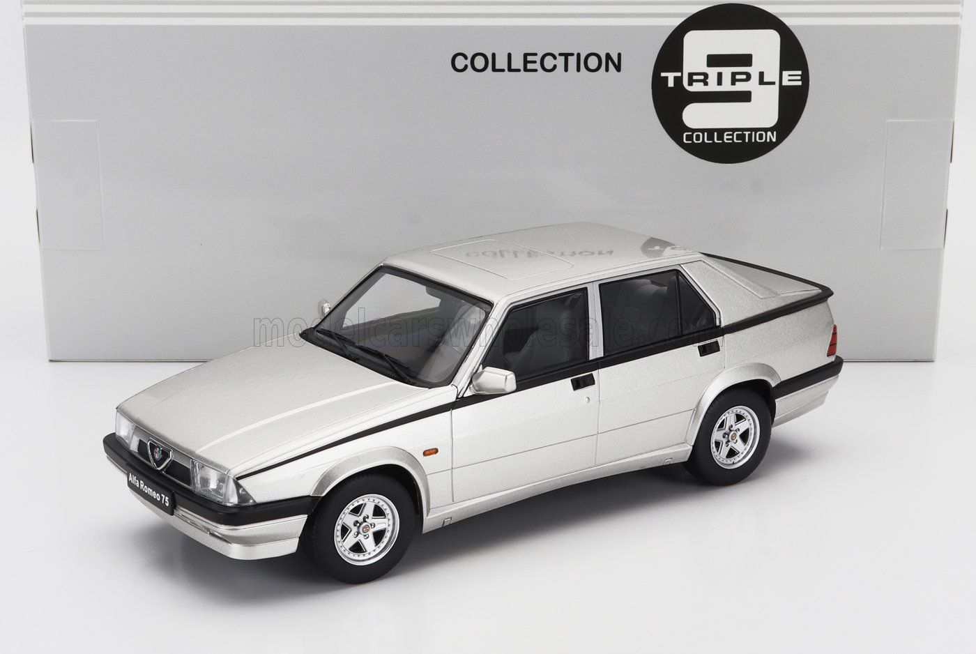 1:18 Triple9 - Alfa Romeo 75 Silver Metallic