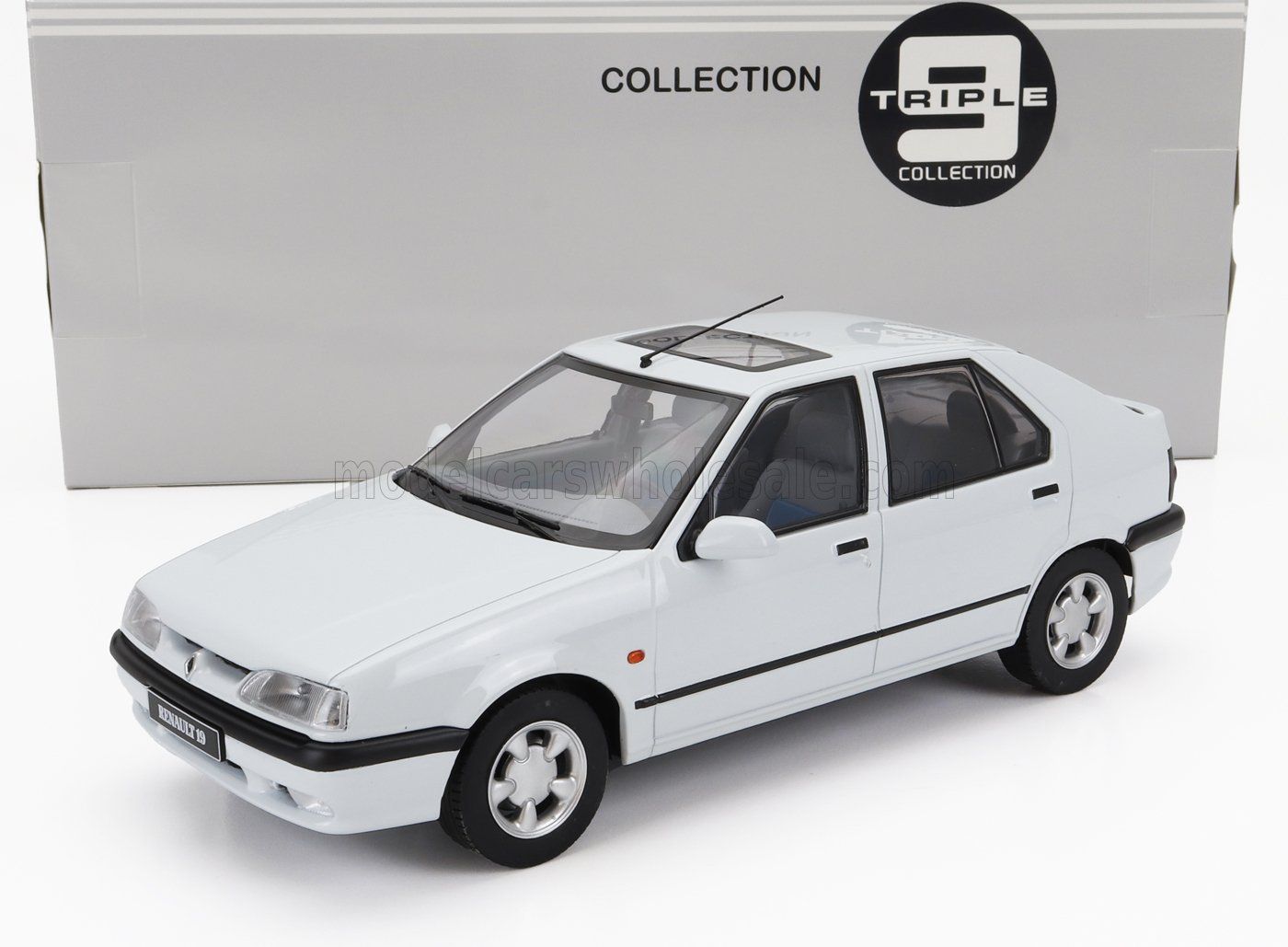 1:18 Triple9 - 1994 Renault 19, white