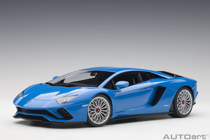 1:18 Autoart - Lamborghini Aventador S (Blu Nila)