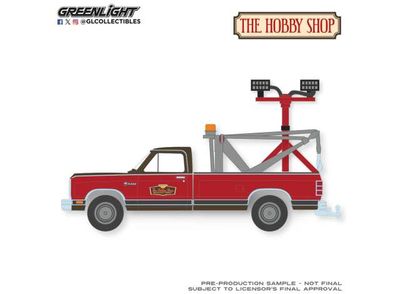 1:64 Greenlight - 1983 Dodge Ram D-100 Royal SE with Drop-In Tow Hook and with Work Lights *The Hobby Shop Series 17*