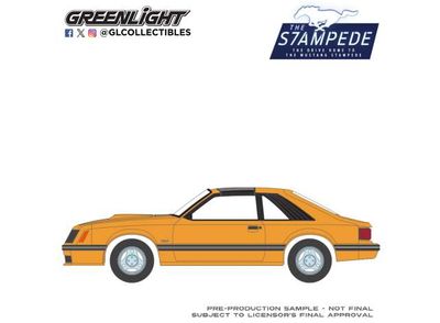 1:64 Greenlight - 1982 Ford Fox Mustang *The Mustang Stampede Series 2*, medium vanilla 1:64 Greenlight - 1982 Ford Fox Mustang *The Mustang Stampede Series 2*, medium vanilla