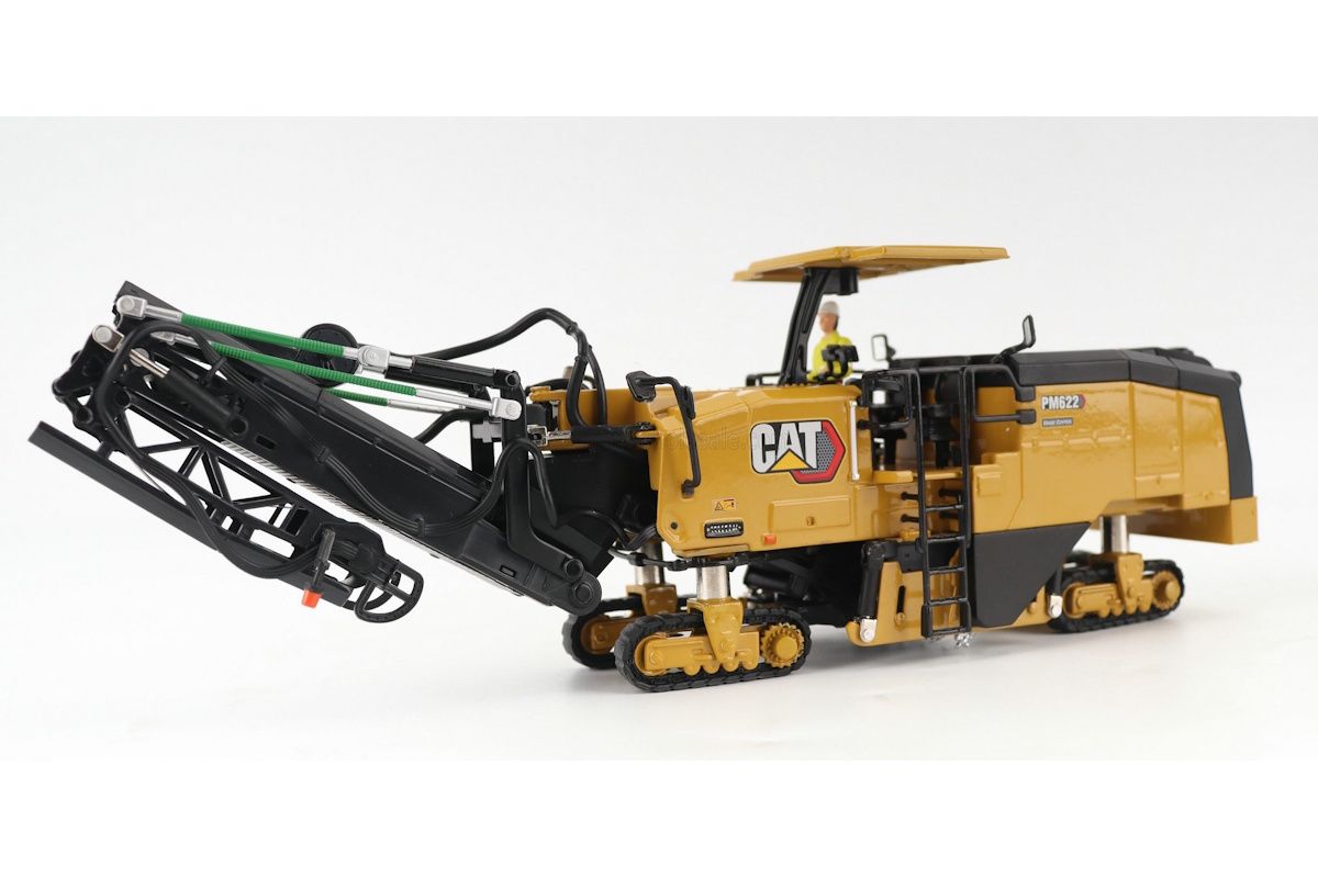 1:50 Diecast Masters - 2015 Caterpillar CATPM622 Road Cold Milling Machine Yellow 1:50 Diecast Masters - 2015 Caterpillar CATPM622 Road Cold Milling Machine Yellow
