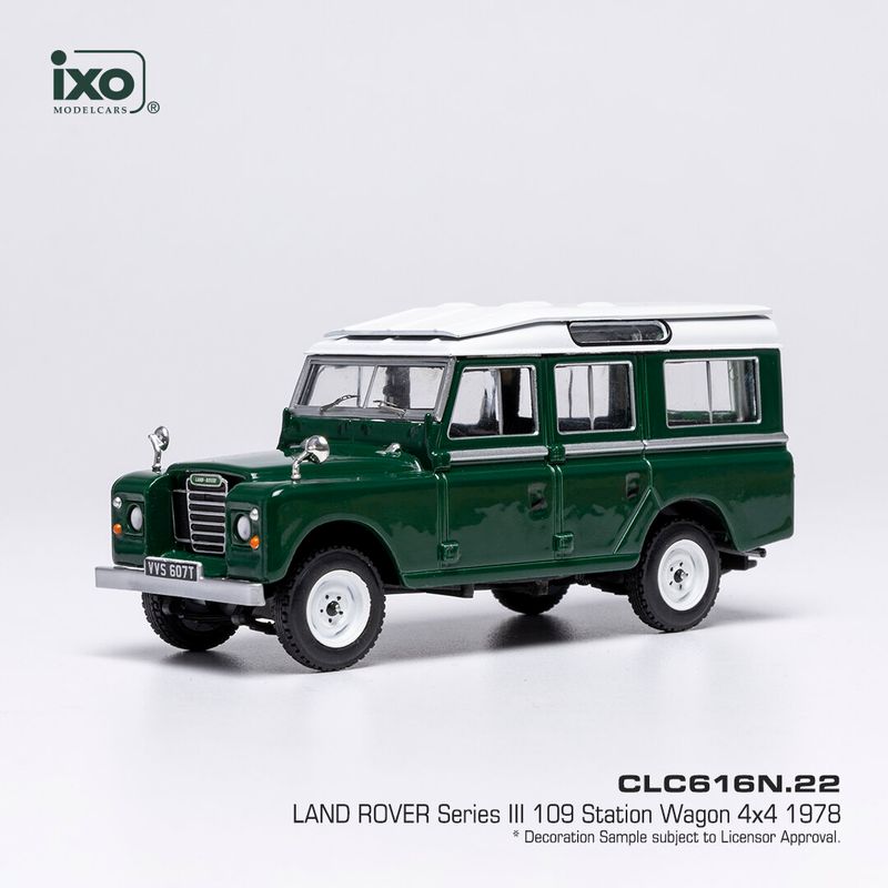 1:43 Ixo - Land Rover Series III 109, dunkelgrün/weiss, 1978