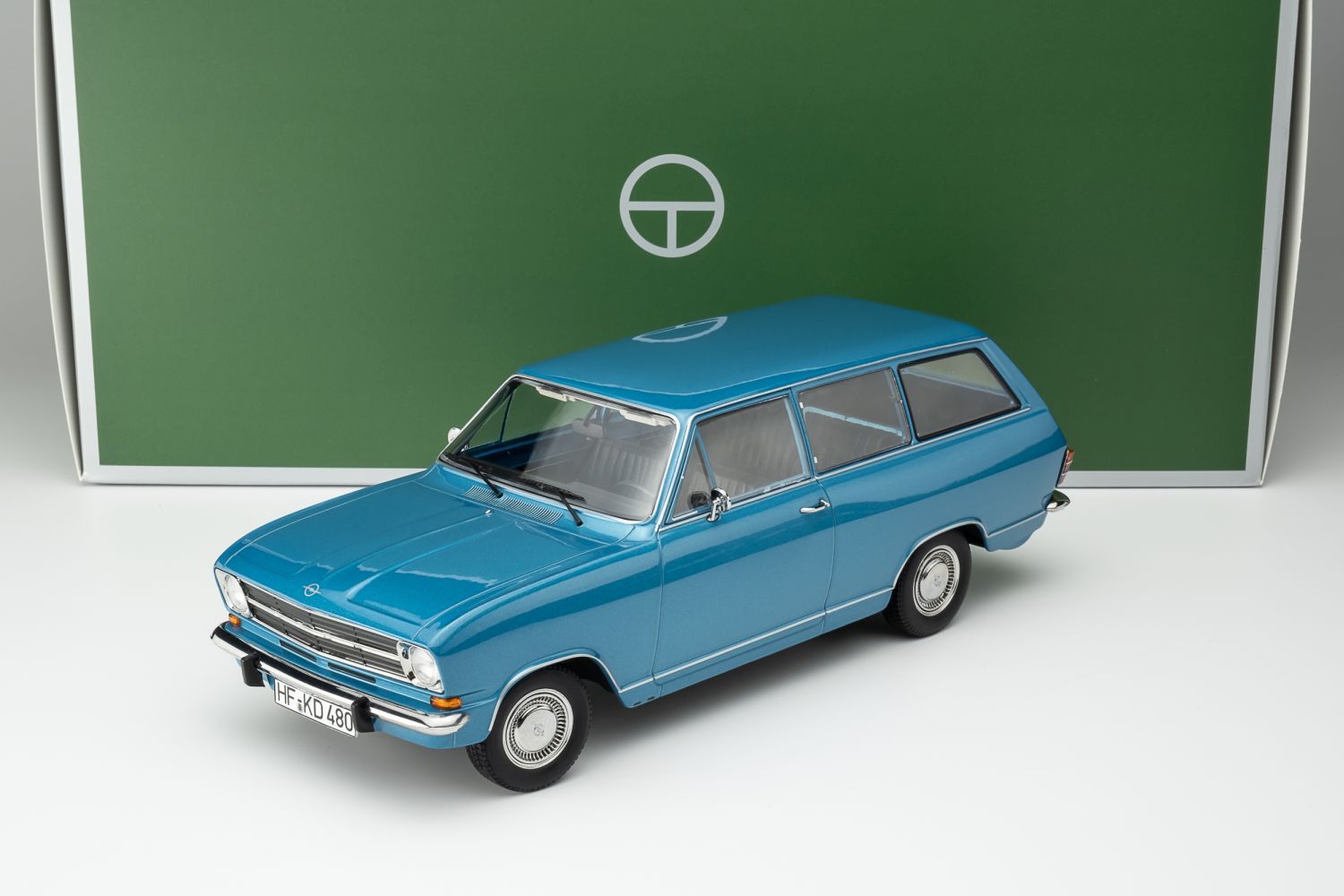 1:18 Touring Modelcars - Opel Kadett B Caravan (1972) - Monza blue metallic 1:18 Touring Modelcars - Opel Kadett B Caravan (1972) - Monza blue metallic