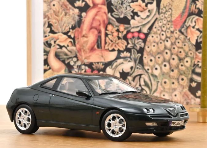 1:18 Norev - Alfa Romeo GTV 2001 Coventry Green metallic