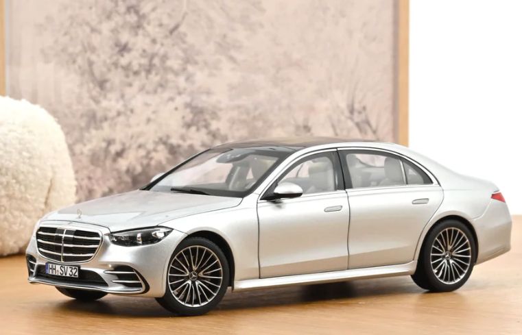 1:18 Norev - Mercedes-Benz S-Class AMG-Line 2021 Brillant Silver