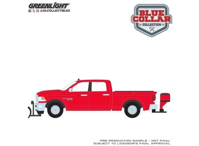 1:64 Greenlight - 2016 Ram 2500 with Salt Spreader and Snow Plow, *Blue Collar Collection Series 15*, agriculture red 1:64 Greenlight - 2016 Ram 2500 with Salt Spreader and Snow Plow, *Blue Collar Collection Series 15*, agriculture red