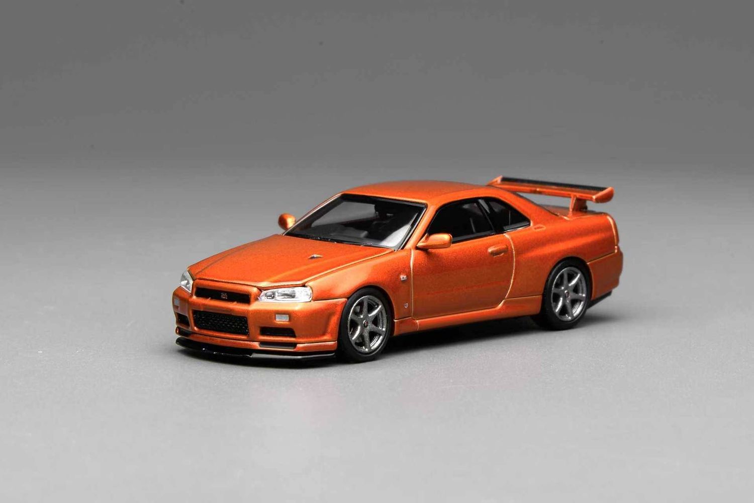 1:64 Motorhelix - 1999 Nissan Skyline GT-R (R34) V-Spec II Orange Metallic